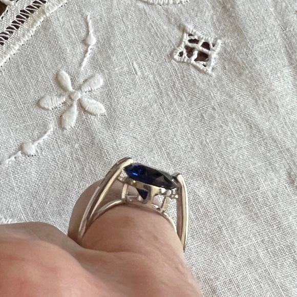 3 ct Sapphire Ring - Picture 3 of 7